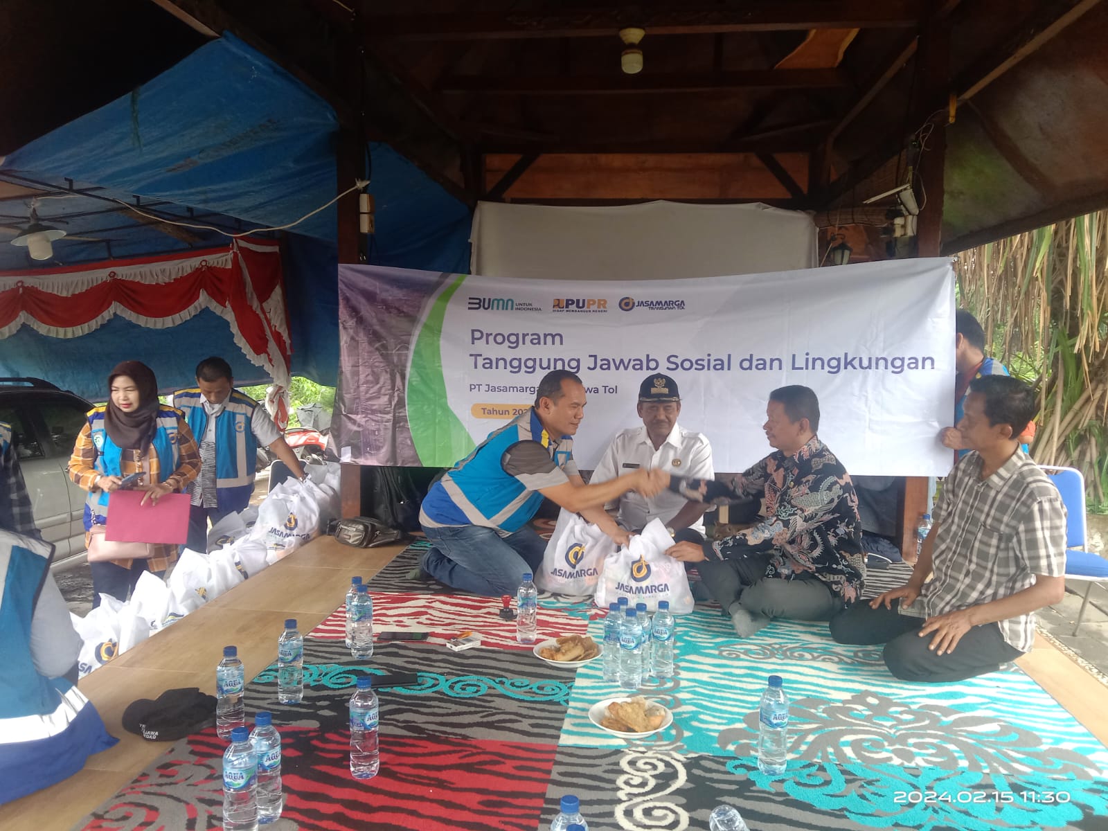 Pemberian Bantuan Paket Sembako PT Jasamarga Transjawa Tol